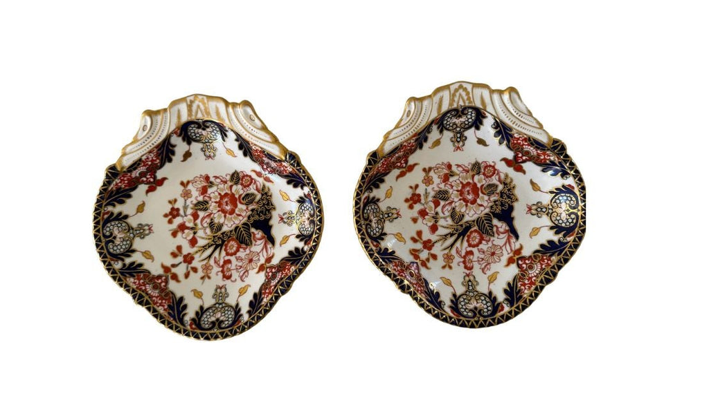 Porcelain bone china. Shell shape. Old stamp, made in England, Kings pattern. 9.5 wide x 10 deep